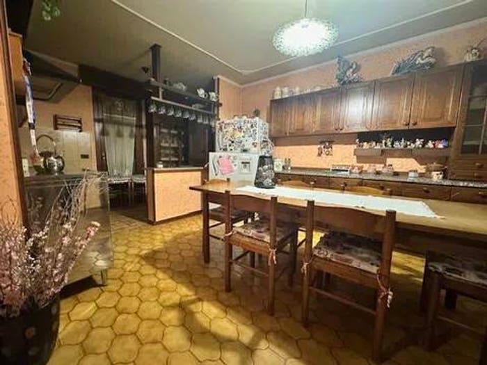 Appartamento con 6 locali in vendita in Via Parolara, Parolara, Villimpenta