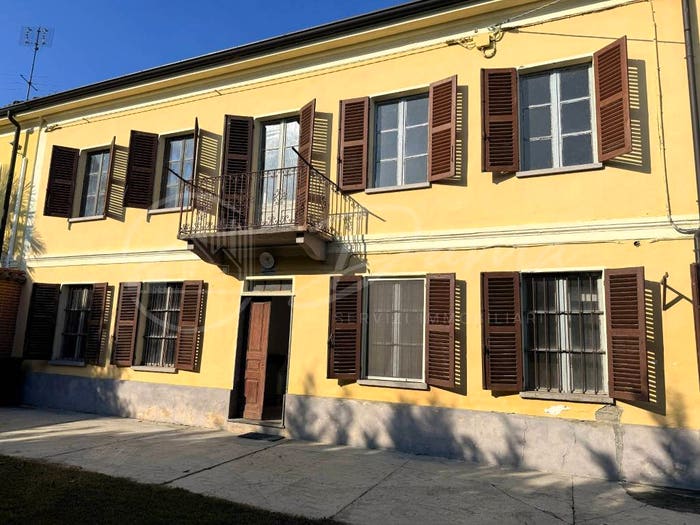 Casa con 6 locali in vendita in Frazione Serravalle, Serravalle, Asti