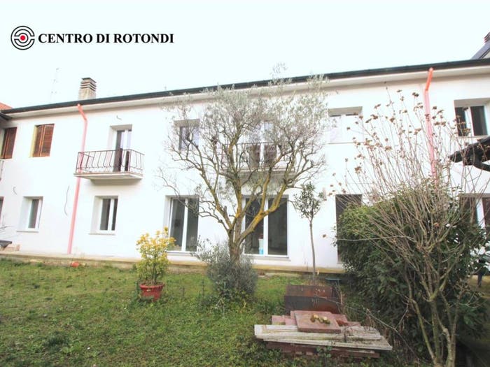 Casa con 6 locali in vendita in Via Carlo Cattaneo, Flora, Legnano