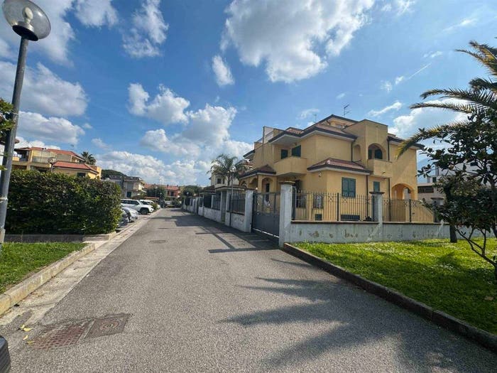 Casa con 6 locali in vendita in VIA EMILIO MERONE, Sant'Anastasia