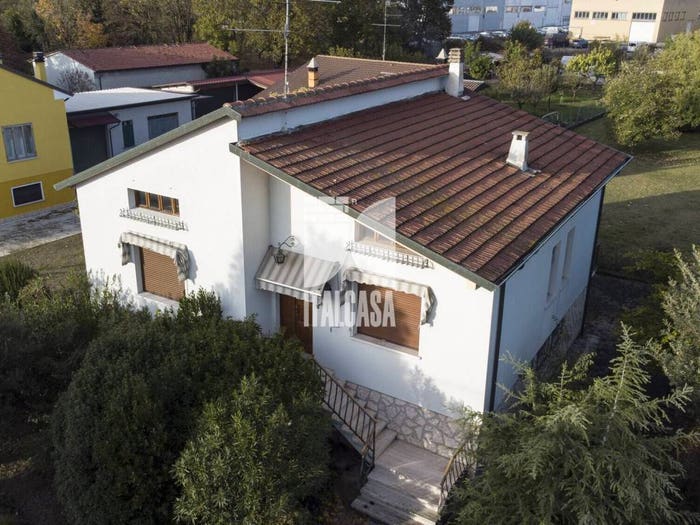Casa con 5 locali in vendita in Via Giugno, Centro, Castellucchio