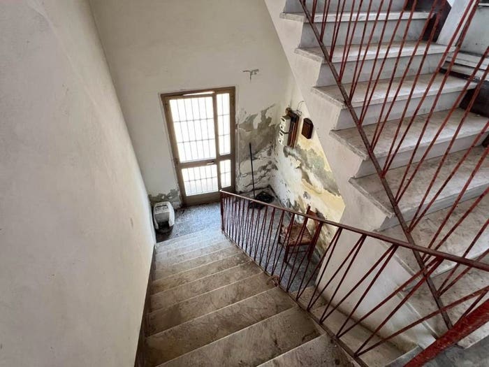 Casa con 6 locali in vendita in Via Paolo Belmesseri, Centro, Massa