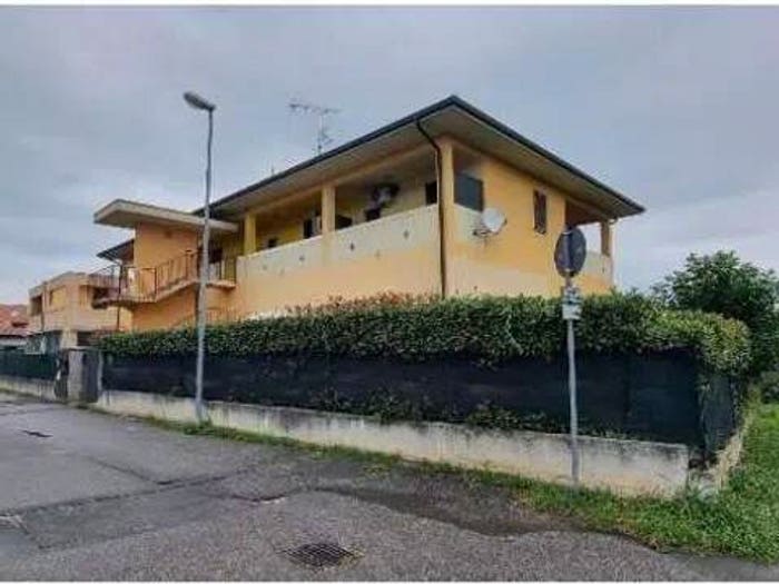 Appartamento trilocale in vendita in Via Privata Marzo, Borgo Ticino
