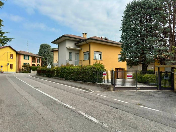 Casa quadrilocale in vendita in Via Tofane, Centro, Giussano