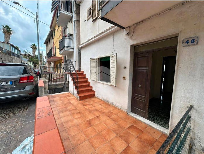 Appartamento trilocale in vendita in Via Baracche, Centro, Paola