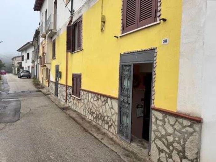 Appartamento con 6 locali in vendita in Via Fontanafredda, Roccamonfina
