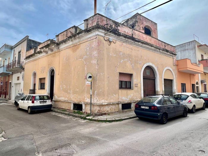Casa con 6 locali in vendita in Via Candia, Centro, Galatone