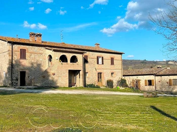 Casa con 6 locali in vendita in Via della Chiusa, Montone