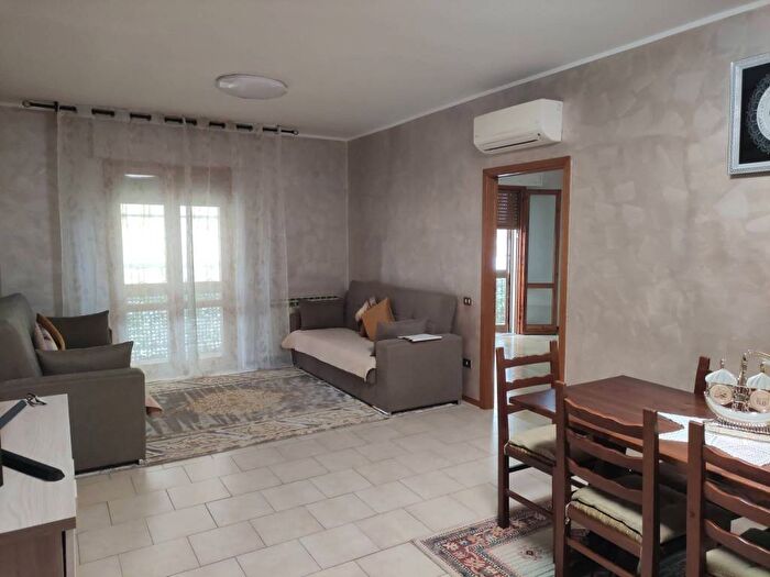 Appartamento quadrilocale in vendita in Piazza Giuseppe Giusti, Centro, Monsummano Terme