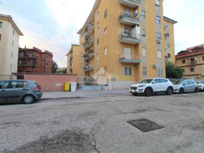 Appartamento con 5 locali in vendita in Via Fratelli Correra, Ospedale, Caserta