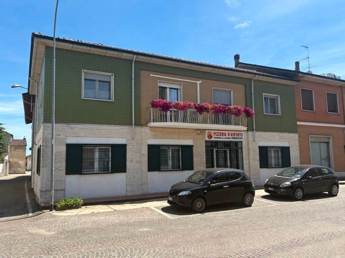 Casa quadrilocale in vendita in Piazza Guglielmo Marconi, Centro, Mede