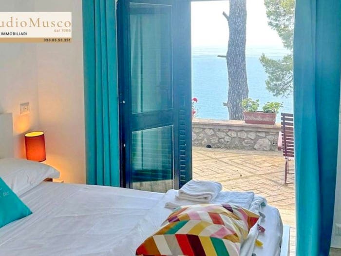 Appartamento trilocale in vendita in via Tuoro, Centro, Capri