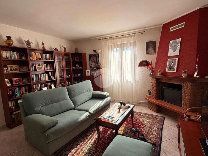 Appartamento con 6 locali in vendita in Via medaglie d'argento, Centro, Sellero