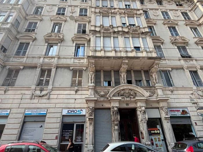 Appartamento trilocale in vendita in Via Buranello, Sampierdarena, Genova