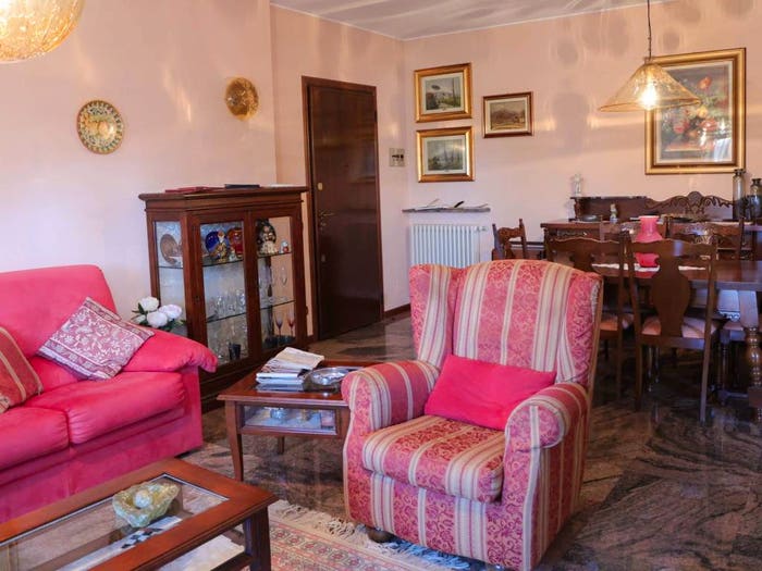 Appartamento con 5 locali in vendita in Via Giuseppe Parini, Albizzate
