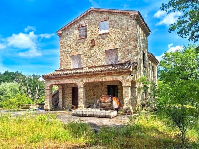 Casa con 6 locali in vendita in Via Lioni N, Cingoli