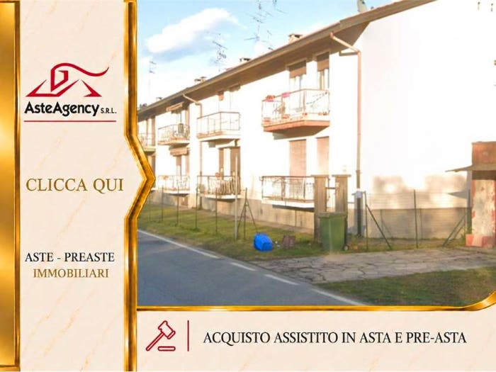 Appartamento quadrilocale in vendita in Via Milano, Angera