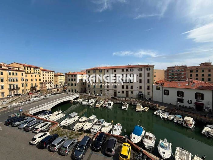 Appartamento quadrilocale in vendita in Scali delle Barchette, Quartiere Venezia, Livorno