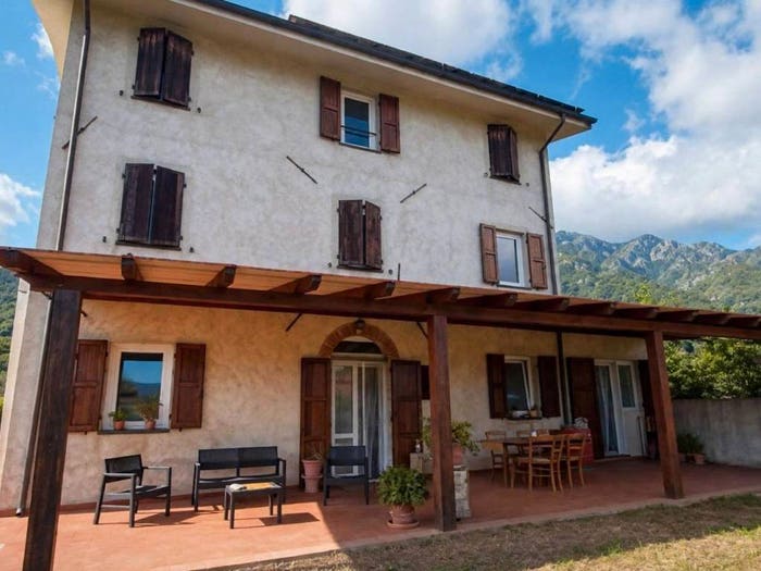 Casa con 6 locali in vendita in Camaiore Paese, Camaiore