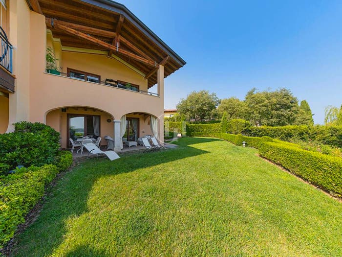 Appartamento trilocale in vendita in Via Fratelli Bandiera, Centro, Padenghe sul Garda