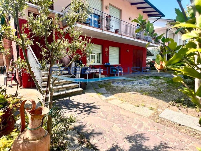 Casa con 6 locali in vendita in Via Monte Amiata, Centro, Cervia