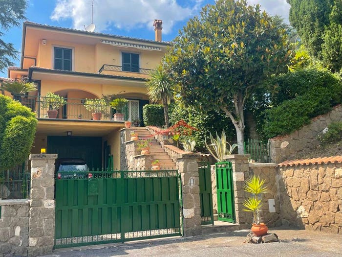 Casa con 5 locali in vendita in Viale San Bartolomeo, Centro, Grottaferrata