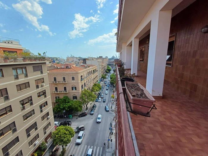 Appartamento con 6 locali in vendita in Politeama Ruggiero Settimo, Palermo