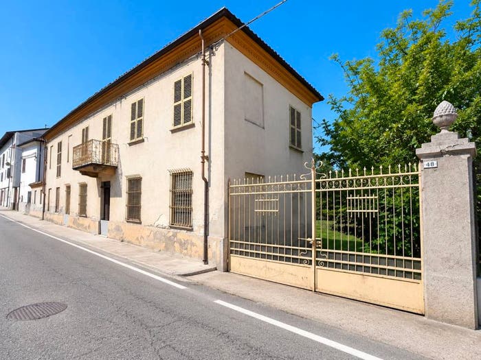Casa con 6 locali in vendita in Via Cavalier Luigi Bosca, Canelli