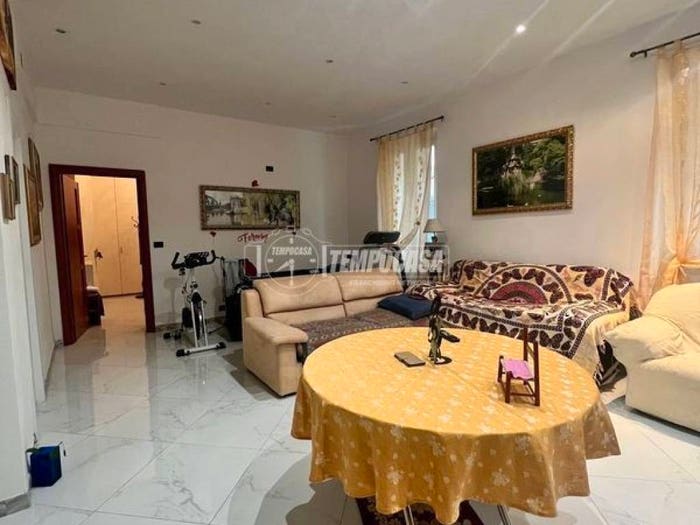 Appartamento trilocale in vendita in Via Giacomo Balbi Piovera, Sampierdarena, Genova