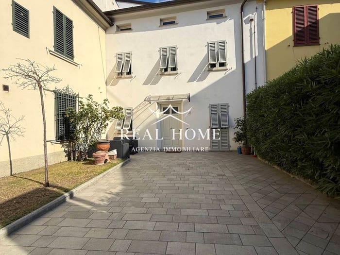 Casa con 6 locali in vendita in Via Giuseppe Garibaldi, Centro, Agliana
