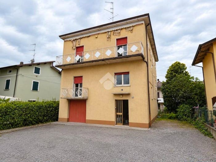Casa con 6 locali in vendita in Via Dante Alighieri, Centro, Cadelbosco di Sopra