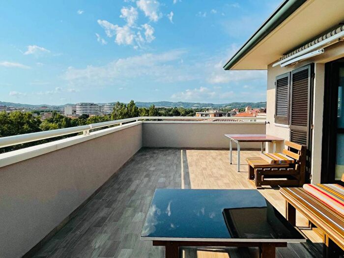 Casa con 5 locali in vendita in Baia Flaminia, Pesaro