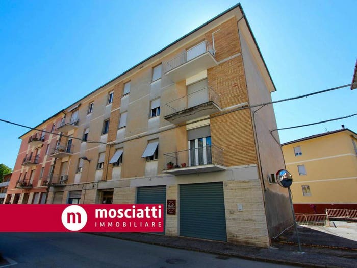 Appartamento con 6 locali in vendita in Via Kennedy, Centro, Matelica