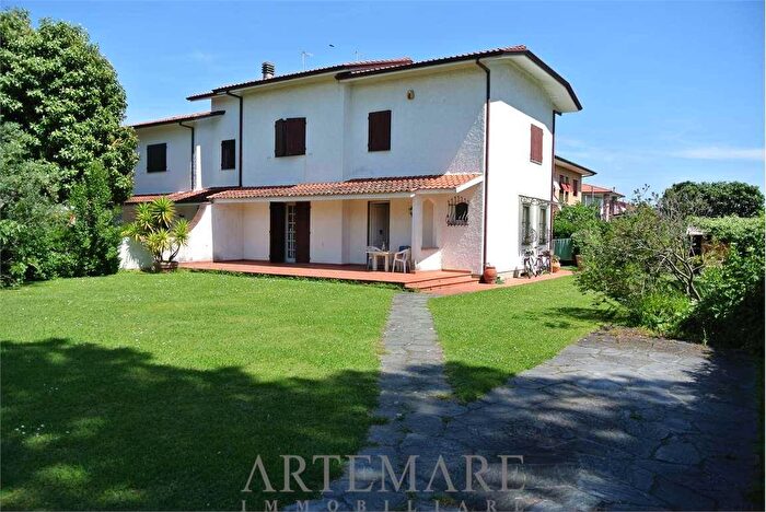 Casa con 7 locali in vendita in Via Cugnia, Seravezza