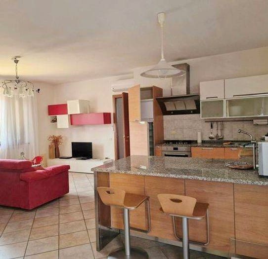 Appartamento con 5 locali in vendita in Marina di Massa Centro, Massa