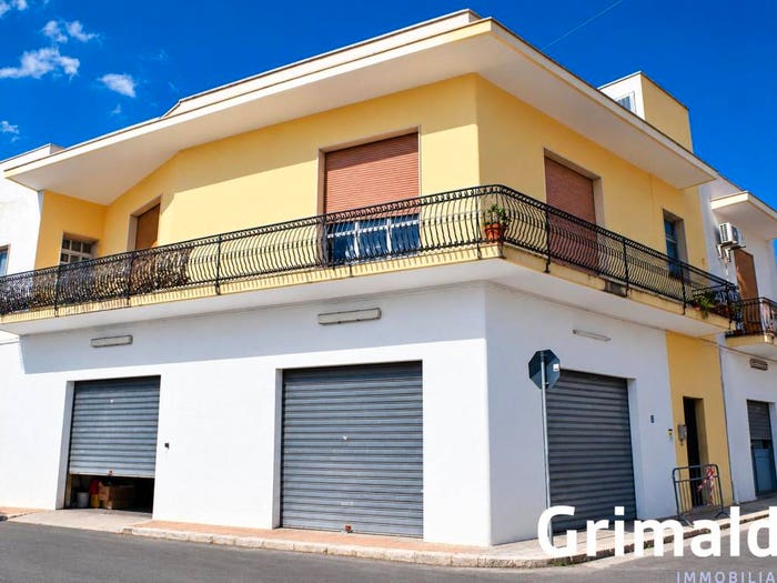 Casa con 6 locali in vendita in Via Roma, Centro, Sannicola
