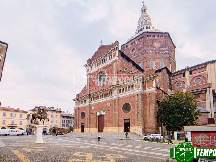 Appartamento quadrilocale in vendita in Piazza del Duomo, Centro Storico, Pavia