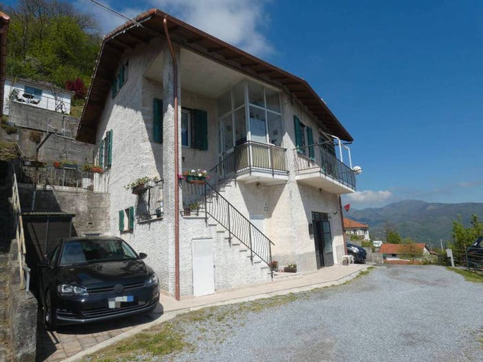Casa con 5 locali in vendita in Via Costa di Sareto, Ceranesi
