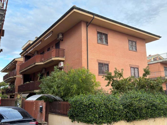 Appartamento trilocale in vendita in Via Martiri di Belfiore, Santa Maria delle Mole, Marino