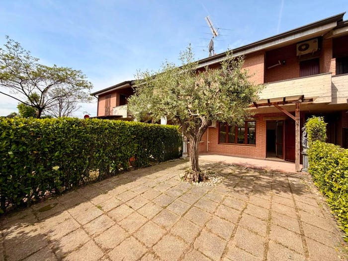 Casa con 5 locali in vendita in Via Vittorio Bachelet, Corte Franca
