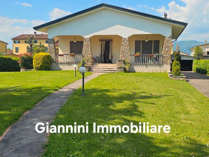 Casa con 6 locali in vendita in Via del Popolo, Centro, Capannori
