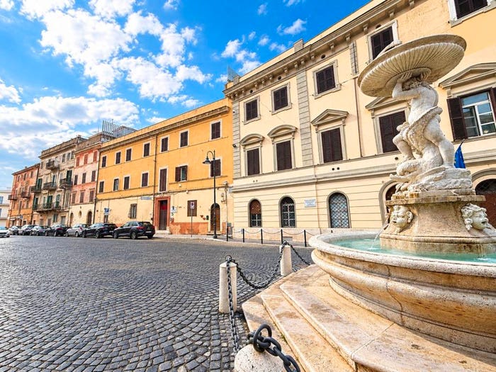 Casa con 6 locali in vendita in Piazza Vittorio Veneto, Centro, Palombara Sabina