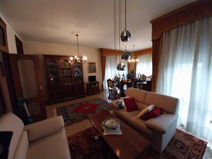 Casa con 6 locali in vendita in Piazza Vittorio Emanuele III, Centro, Arcade