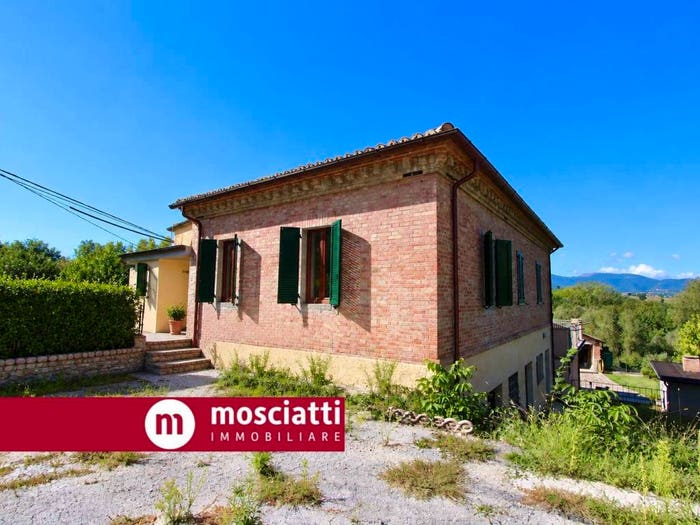 Casa con 6 locali in vendita in Vocabolo Caprioli, Matelica