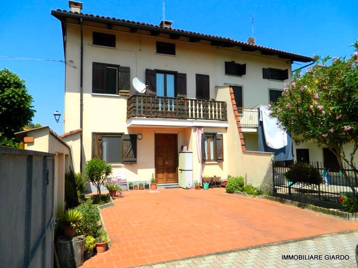 Casa trilocale in vendita in Via Novembre, Centro, Buttigliera d'Asti