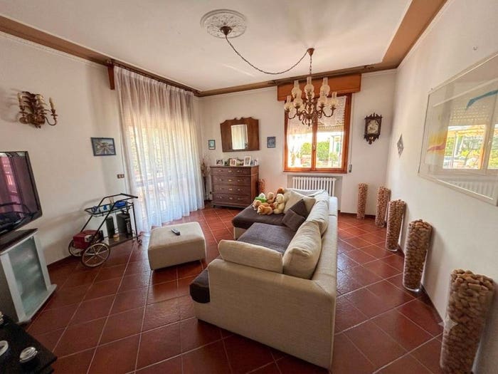 Appartamento quadrilocale in vendita in Via Massimo d'Azeglio, Madonnina Tre Olmi, Modena