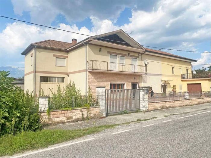 Casa con 6 locali in vendita in Strada Provinciale, Casalvieri