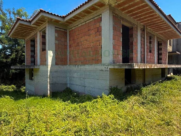 Casa quadrilocale in vendita in Via Parrocchia, Castello di Cisterna