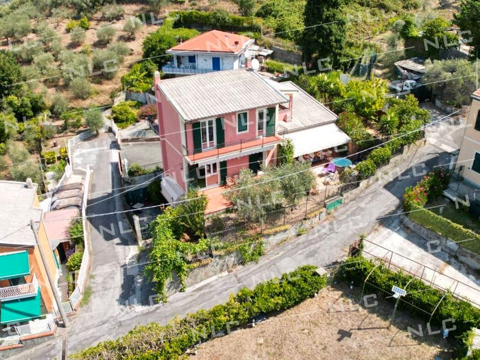 Casa con 6 locali in vendita in Via Suea, Lavagna