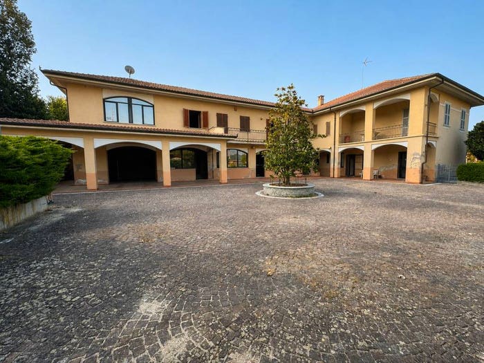 Casa con 6 locali in vendita in Frazione Serravalle, Serravalle, Asti